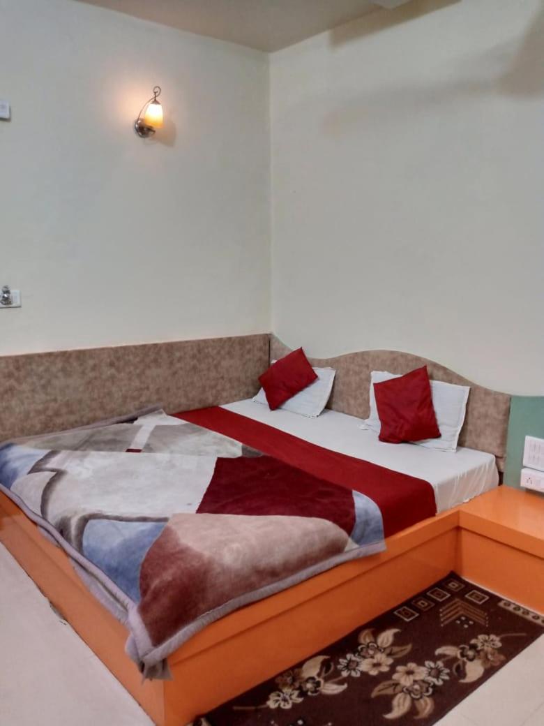 Hotel Amar Palace Pachmarhī Esterno foto