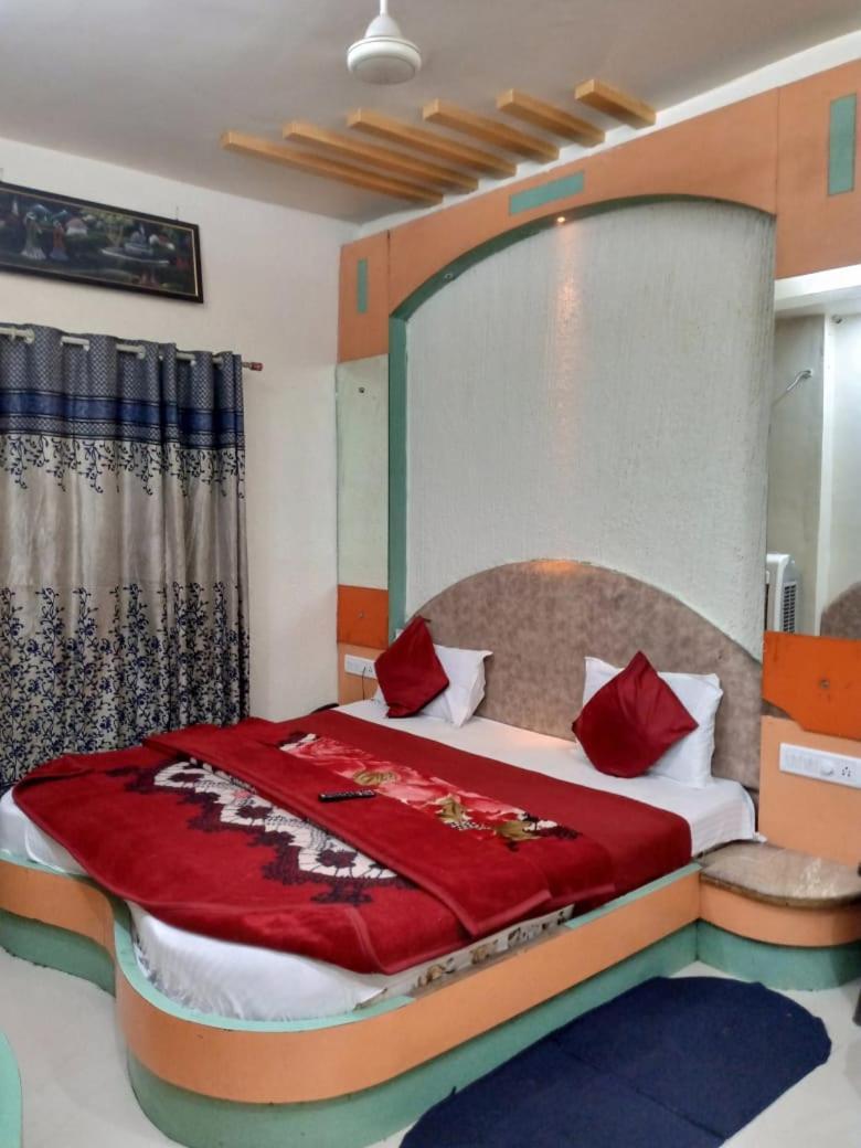 Hotel Amar Palace Pachmarhī Esterno foto